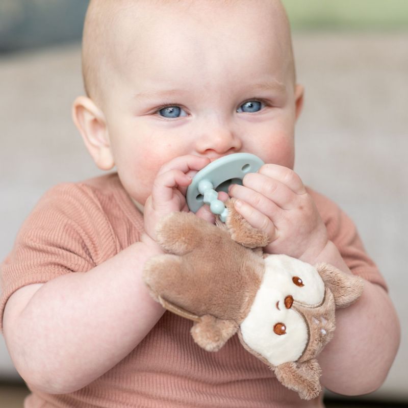 Attache-sucette peluche Snugle & tétine Pacipal Biche Infantino Ambiance 2