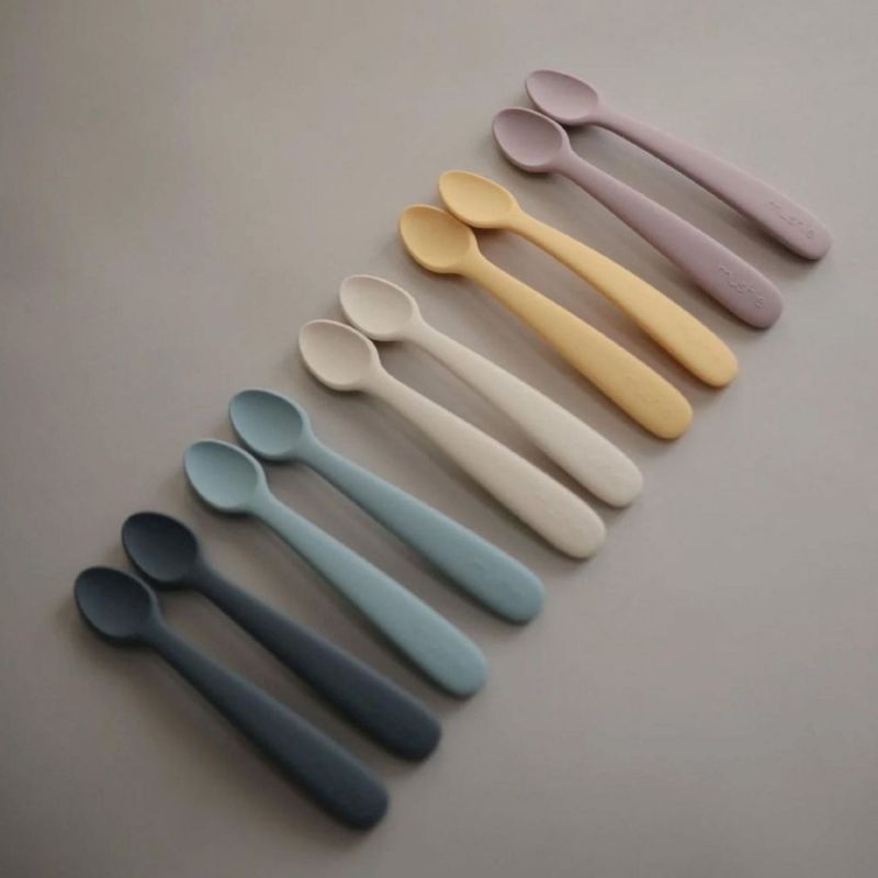 Lot de 2 cuillères en silicone Tradewinds Mushie Ambiance 2