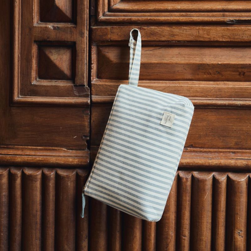Trousse de toilette Praliné Rayures Matcha Walking Mum Ambiance 3