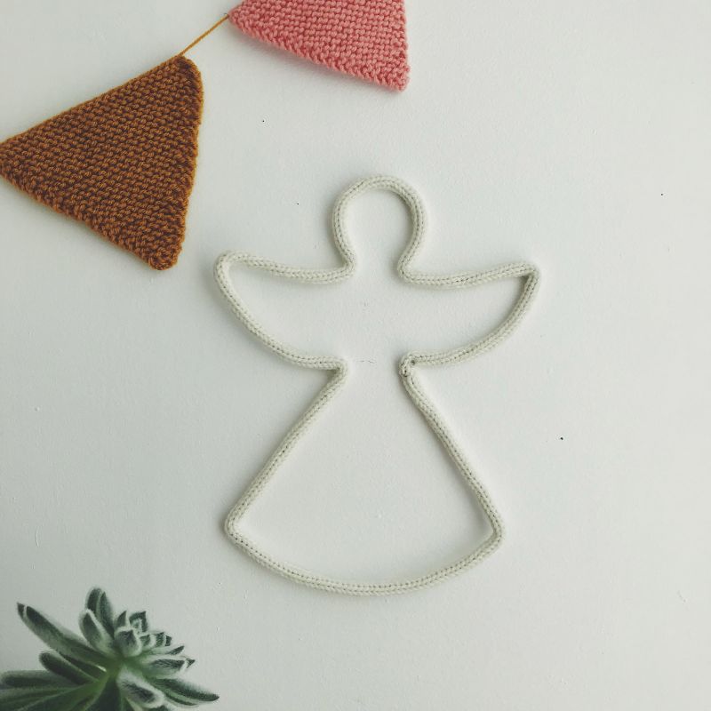 Déco murale ange en tricotin (coloris personnalisable) Charlie & June