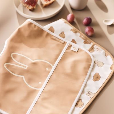 Lot de 2 bavoirs plastifiés Miffy and Friends