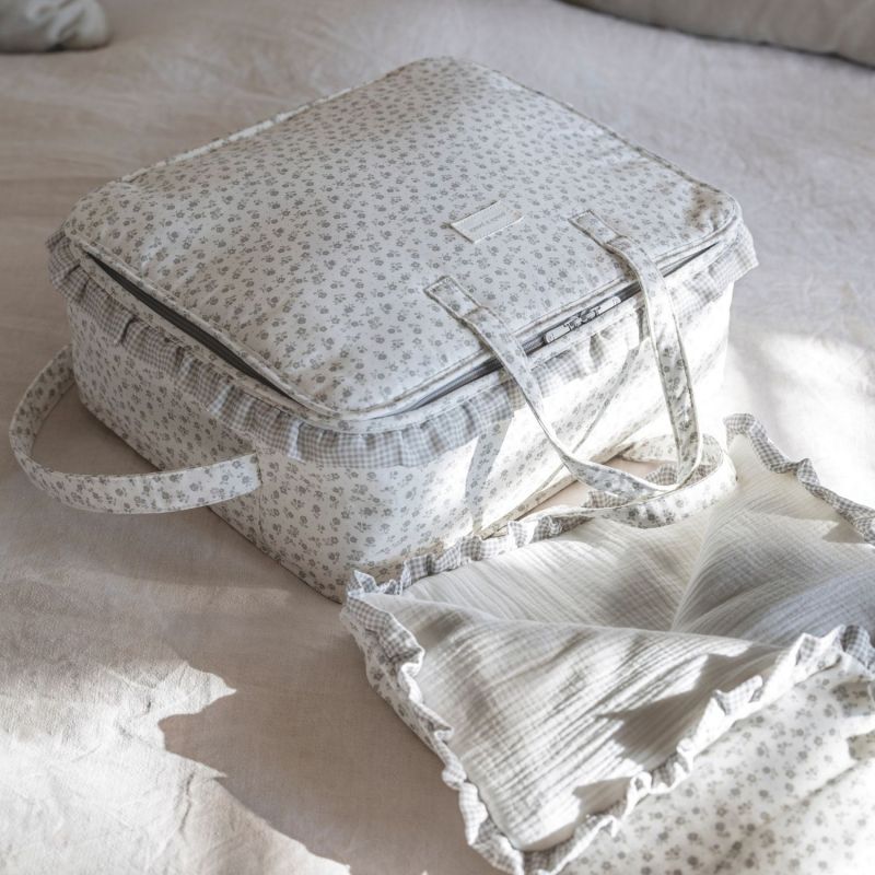 Valise de maternité Little Bloom Fleurs Gris Pasito a pasito Ambiance 2