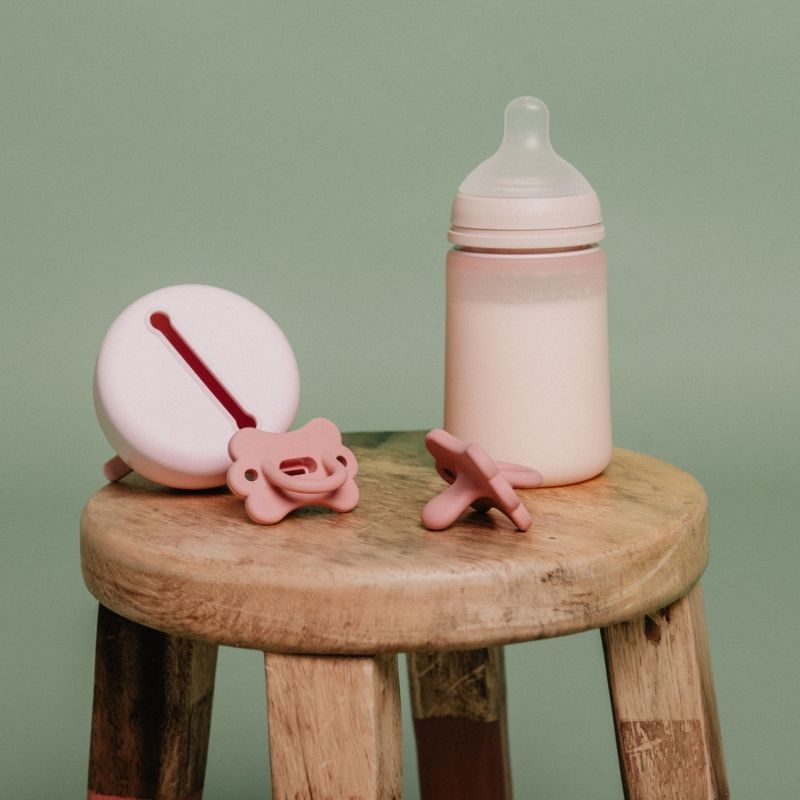 Biberon en silicone Colour Essence Rose (240Ml) Suavinex Ambiance 4