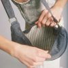 Sac banane Andrea Denim Gris Hindbag Ambiance 3
