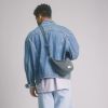 Sac banane Andrea Denim Gris Hindbag Ambiance 4