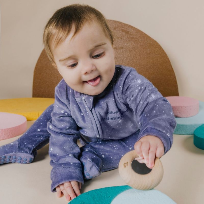 Hochet sensoriel Sensory Donut Reflect Petit Boum Ambiance 3