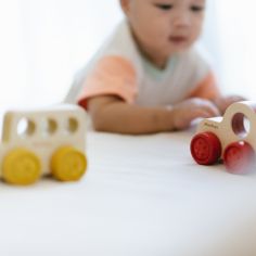 Ma première voiture en bois d'hévéa rouge