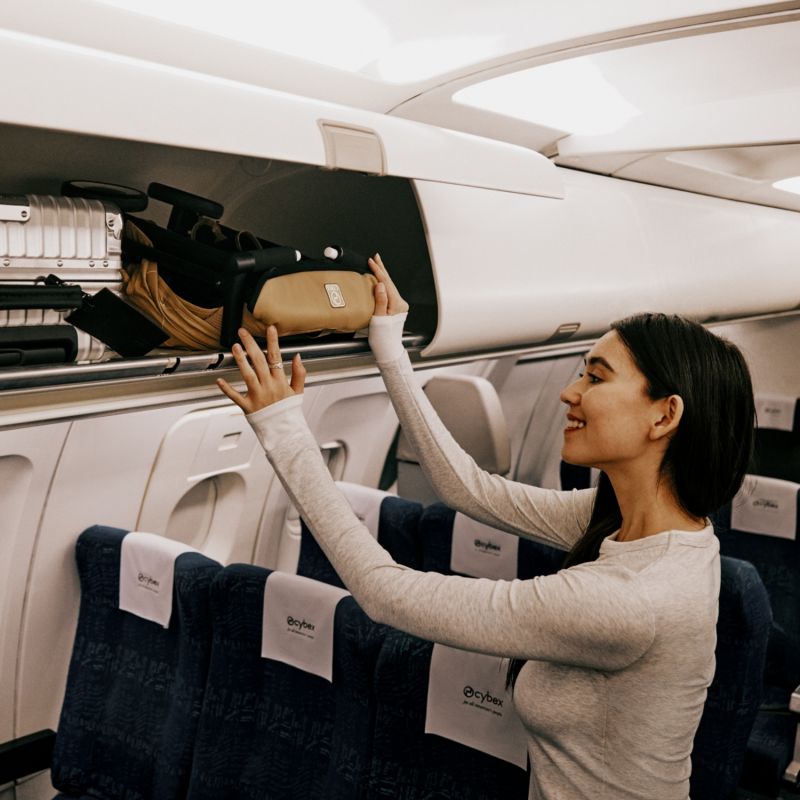 Poussette Ultra Compacte Libelle 2026 châssis Taupe Almond Beige CYBEX Cybex Ambiance 9