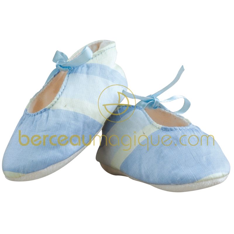 Chaussons en soie bleue Kaloo