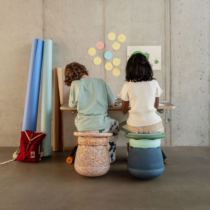 Tabouret enfant modulaire Base super confetti Stapelstein Ambiance 3
