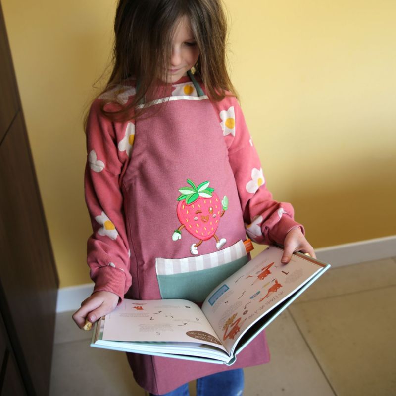 Tablier Kawai Fraise (6-12 ans) L'oiseau bateau Ambiance 6