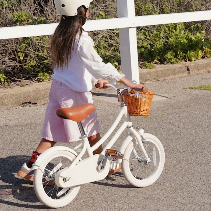 Vélo enfant Classic 14 pouces Cream Banwood Ambiance 2
