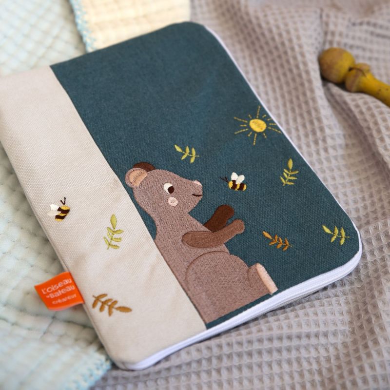 Protège carnet de santé Moit Moit Ours (personnalisable) L'oiseau bateau Ambiance 3