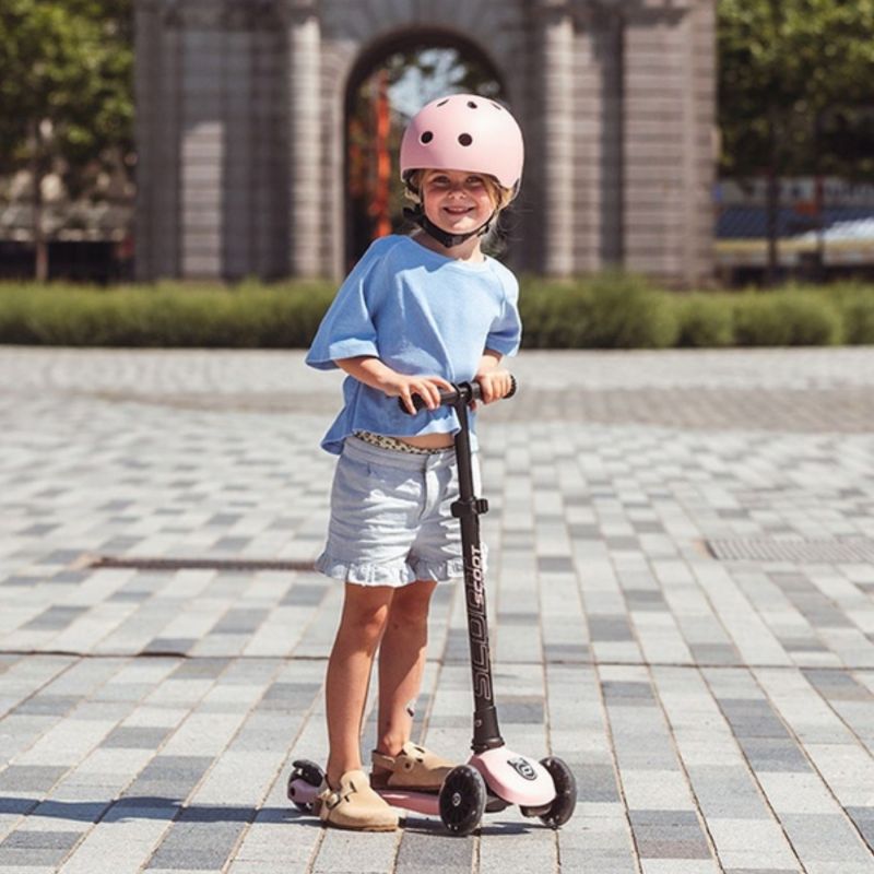Trottinette Highwaykick 3 LED Rose Scoot and ride Ambiance 2