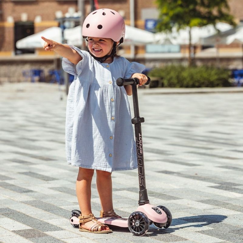 Trottinette Highwaykick 3 LED Rose Scoot and ride Ambiance 4