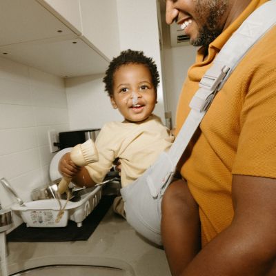 Porte bébé enfant Upsie Sling Pearl Grey