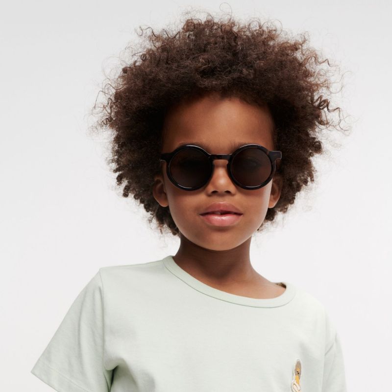 Lunettes de soleil Darla Dark Tortoise (1-3 ans) Liewood Ambiance 5