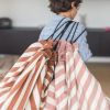 Sac à jouets 2 en 1 Noomad Original Stripes Pink Play&Go Ambiance 7