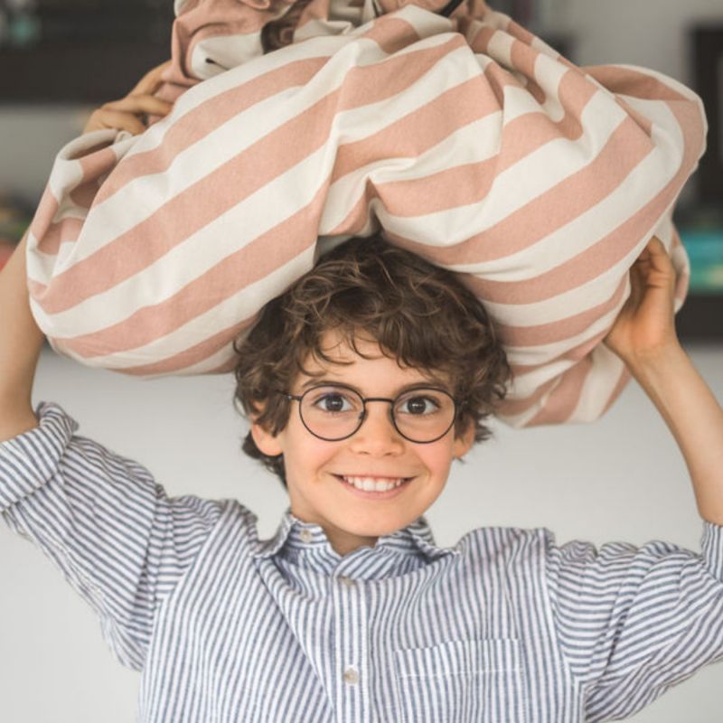 Sac à jouets 2 en 1 Noomad Original Stripes Pink Play&Go Ambiance 5