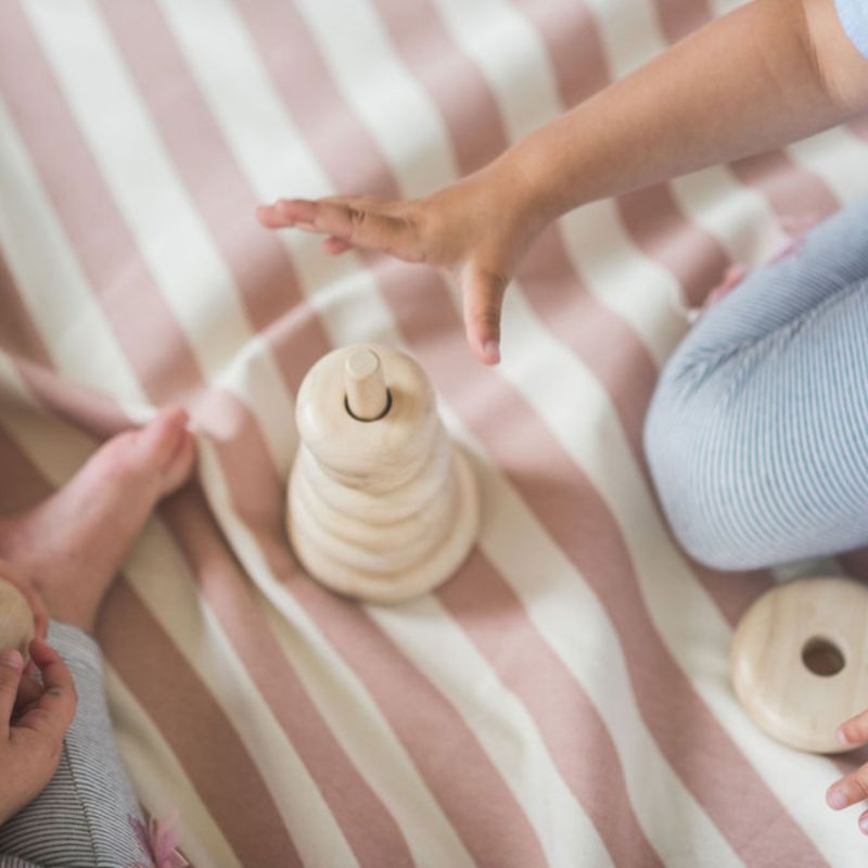 Sac à jouets 2 en 1 Noomad Original Stripes Pink Play&Go Ambiance 9