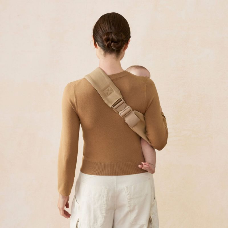 Porte bébé enfant Upsie Camel Ergobaby Ambiance 7