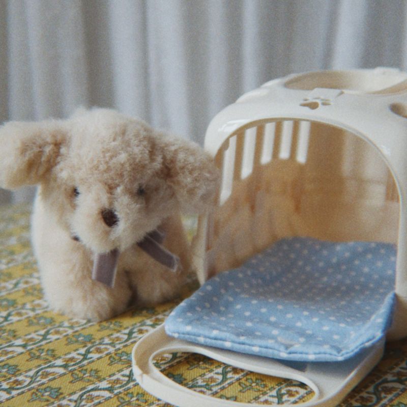 Peluche Chien et sa caisse Konges Sløjd Ambiance 3