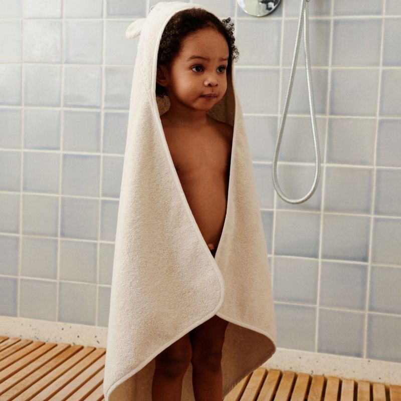 Cape de bain Albert Polar Bear Sandy (70 x 70 cm) Liewood Ambiance 4