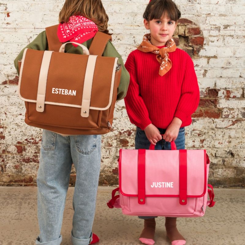 Cartable A4 primaire Rose personnalisable (38 cm) Atelier Wagram Ambiance 2