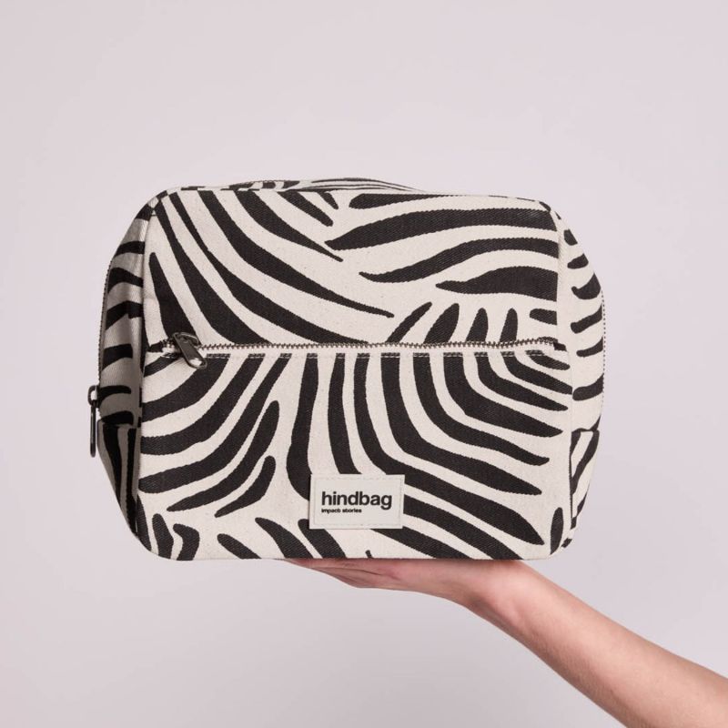 Trousse de toilette XL Alix Zèbre Ecru Hindbag Ambiance 2