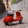 Porter scooter rouge  par Ambosstoys