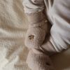 Chaussons bébé polaire Safa Oxford Tan (0-3 mois) Konges Sløjd Ambiance 3