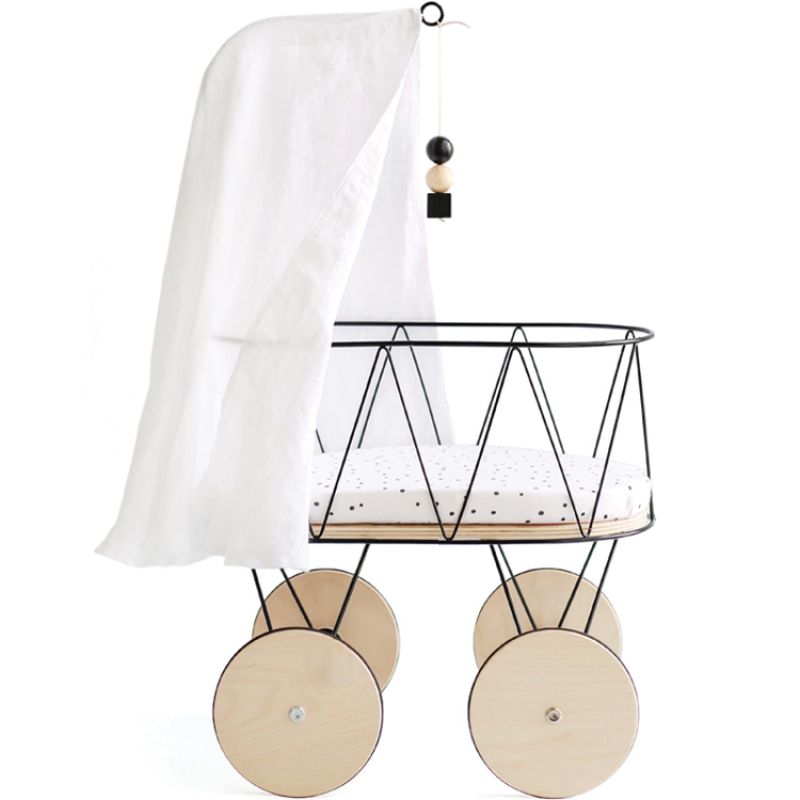 Berceau de poupée en métal et bois avec parure, flèche et ciel de lit ooh noo