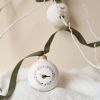 Boule de Noël Joyeux Noël Les Yeux Fripons (personnalisable) Baubels Ambiance 3