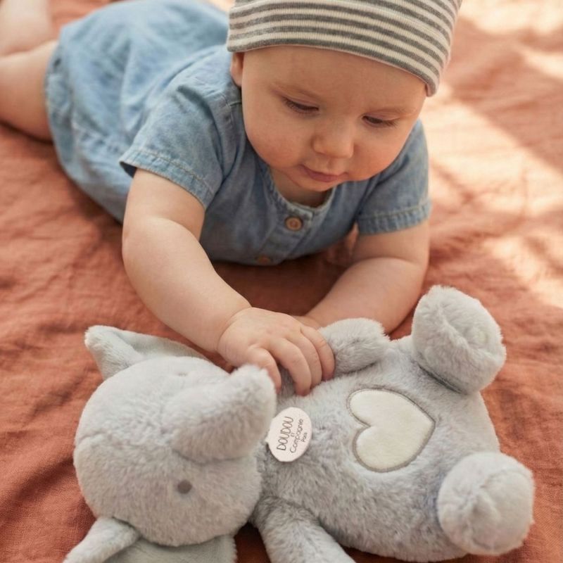 Peluche Respi'rêves Eléphant (28 cm) Doudou et Compagnie Ambiance 3