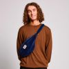 Sac banane Sasha L Velours Marine Hindbag Ambiance 1