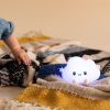 Veilleuse tactile en silicone Nuage Noa avec télécommande Little L Ambiance 4