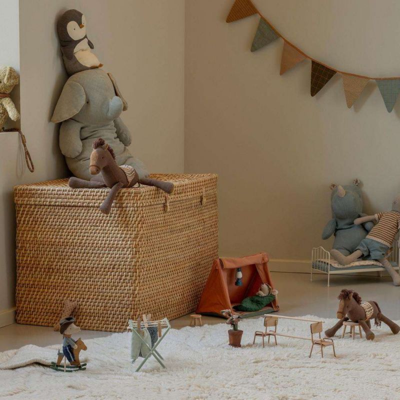 Souris Cowboy sur son cheval à bascule Petit frère Maileg Ambiance 3