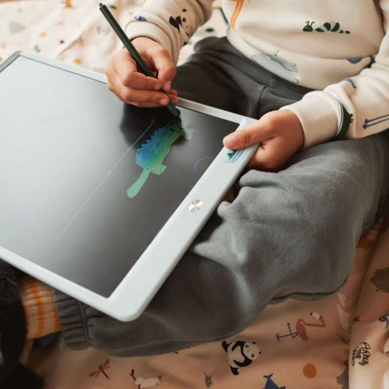 Tablette à dessin magique Zora Croco Liewood Ambiance 2