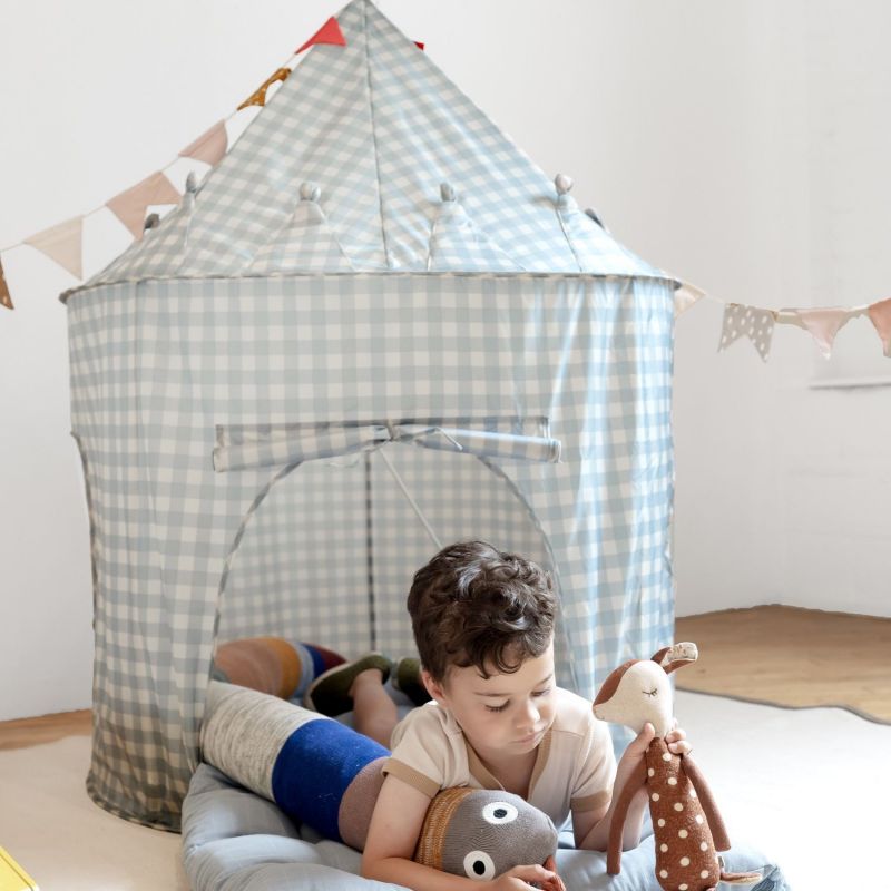 Tente de jeu en tissu recyclé Vichi Bleu 3 sprouts Ambiance 2