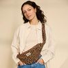 Sac banane L Sasha Léopard Cannelle Hindbag Ambiance 2