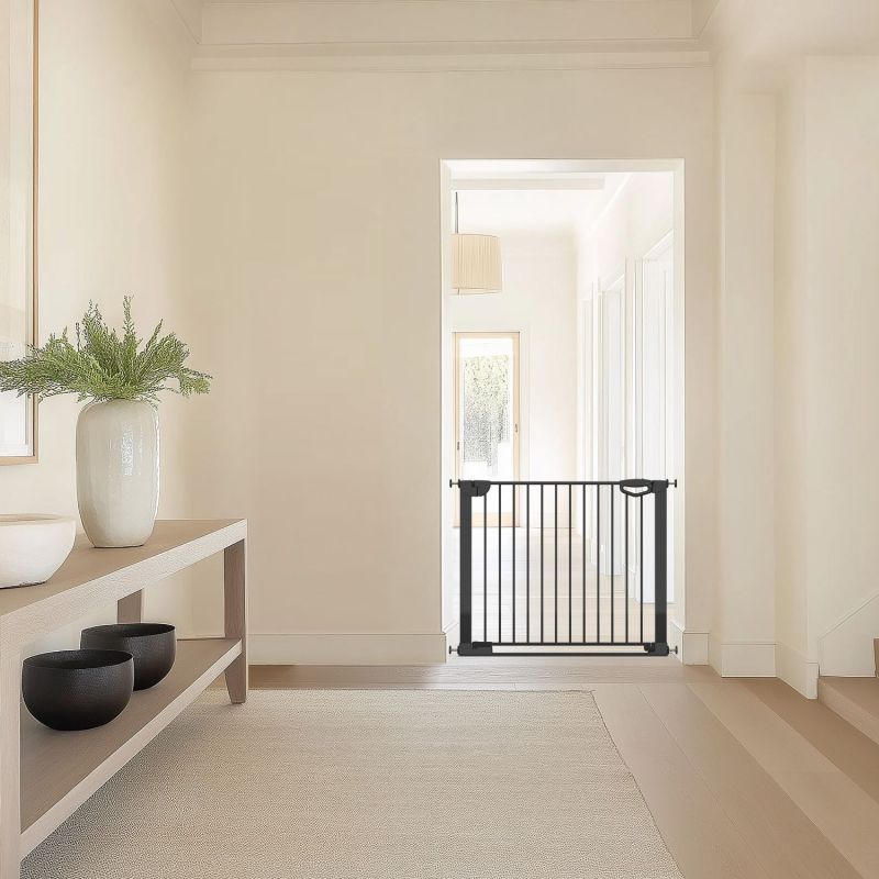 Barrière de sécurité Easylock Flatstep Noire (97 à 104 cm) Geuther Ambiance 4