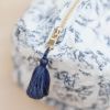 Trousse de toilette Toile de Jouy bleu Tartine et Chocolat Ambiance 3