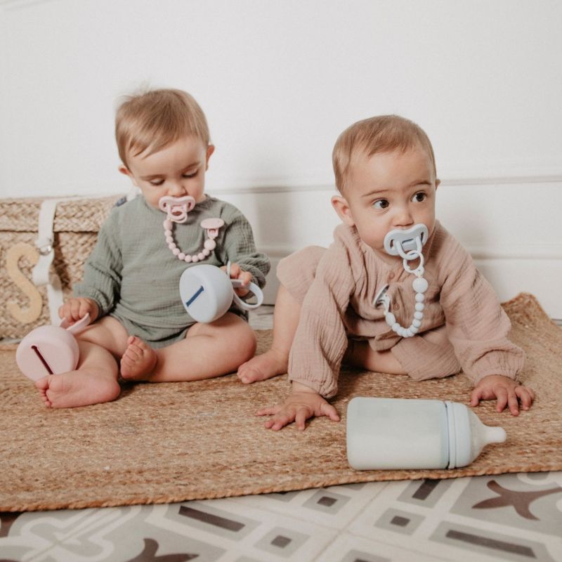 Biberon en silicone Colour Essence Bleu (240Ml) Suavinex Ambiance 5