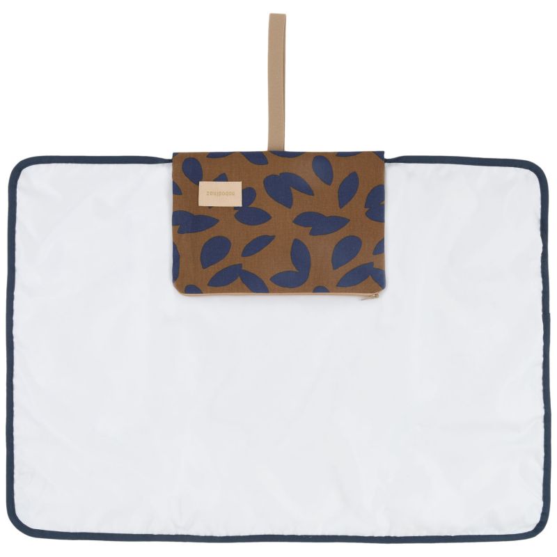 Tapis à langer imperméable Hyde Park Blue leaves Nobodinoz Produit 2