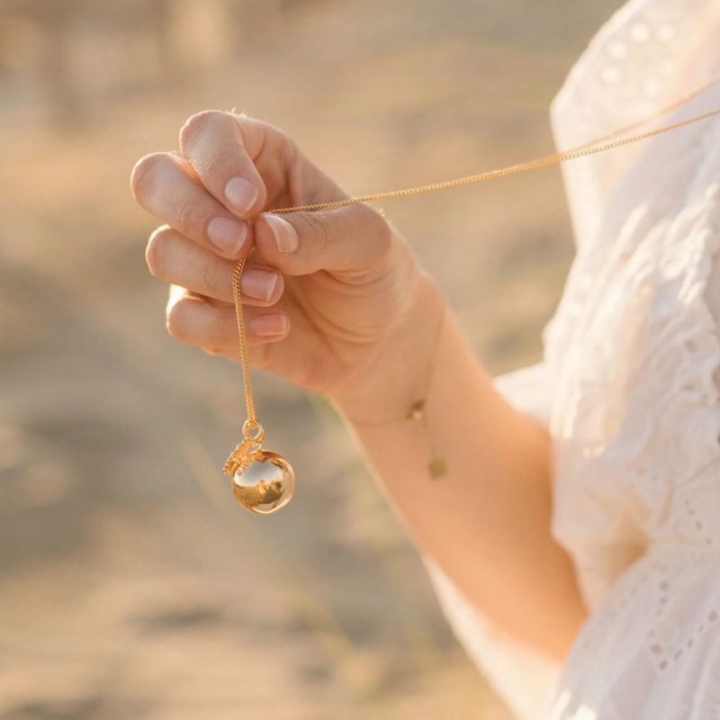 Bola de grossesse Gri-Gri Arbre de vie chaîne (or jaune 18 carats) Pleine Lune Ambiance 2