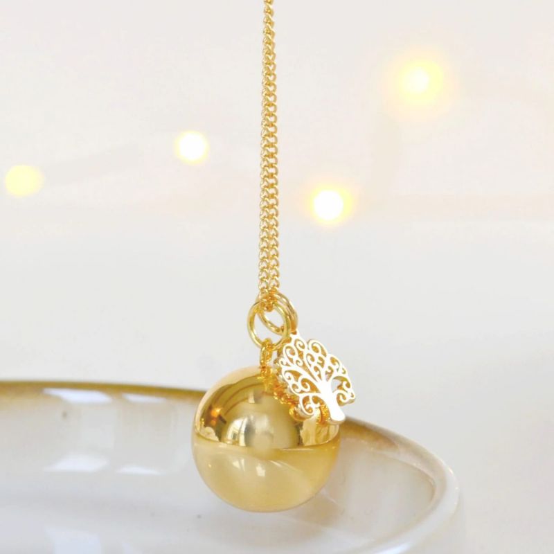Bola de grossesse Gri-Gri Arbre de vie chaîne (or jaune 18 carats) Pleine Lune Ambiance 4