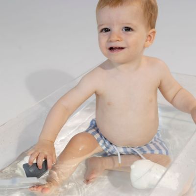 Jouet de bain bébé pingouin (Oli and Carol) - Image 3