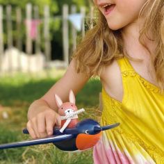 Hirondelle et son ami lapin en bois