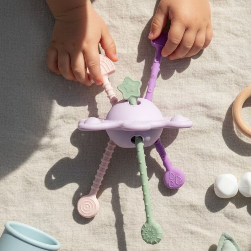 Jouet d'éveil et de dentition en silicone Petit Ciel Sensoriel Little L Ambiance 7
