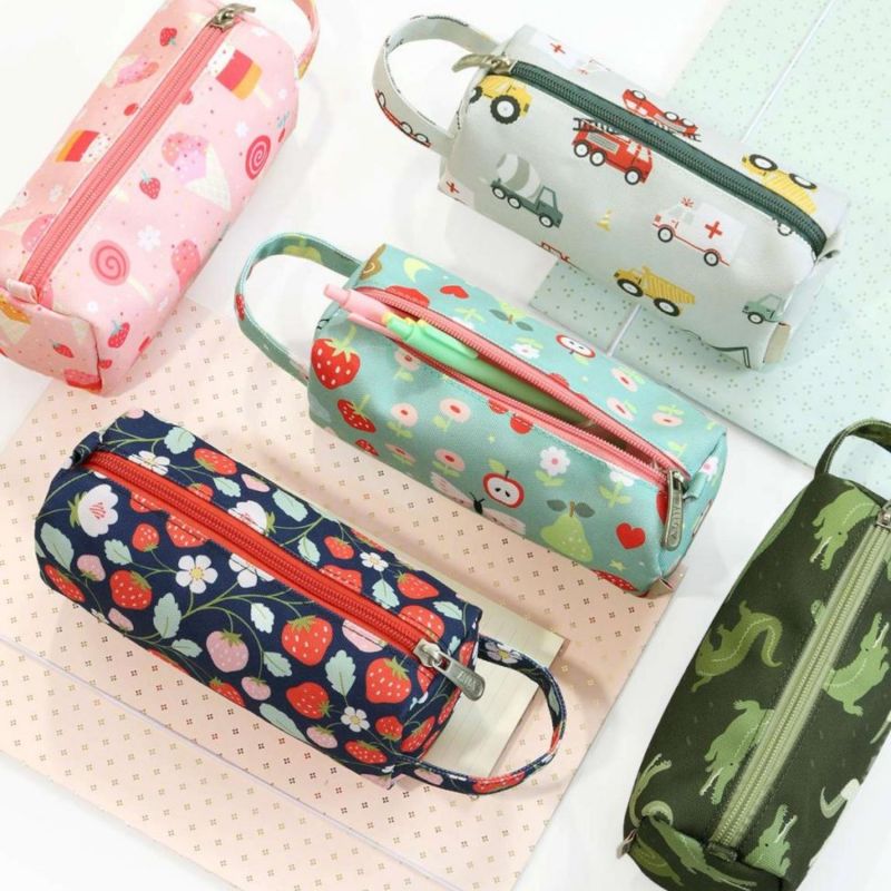 Trousse scolaire Fraises A Little Lovely Company Ambiance 8